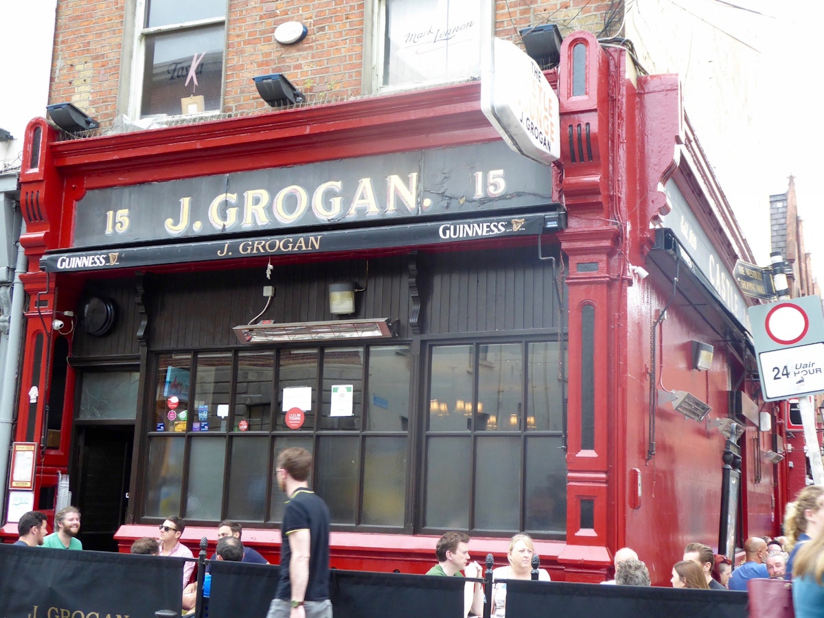 The entrance to Grogan's pub, South William Street
