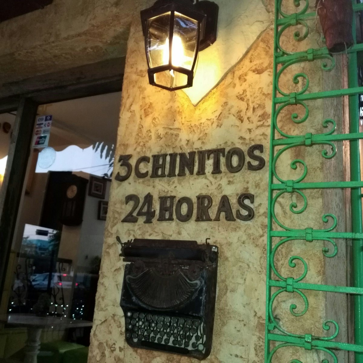 3 Chinitos cafeteria in Playa, Havana.