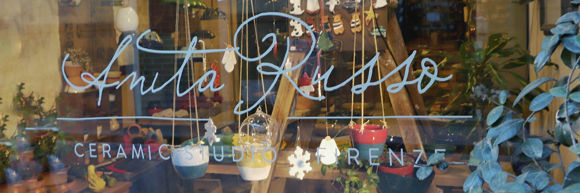Anita Russo, Window detail