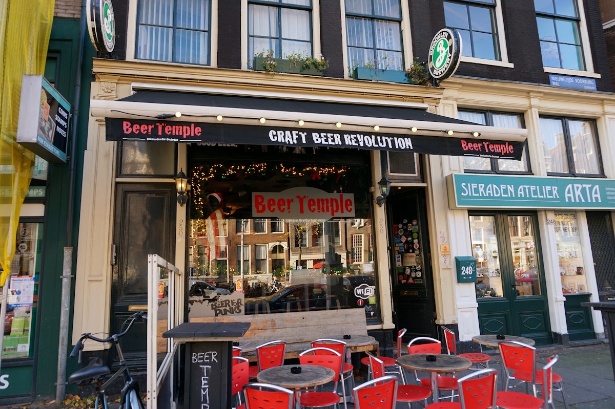 Grab an American craft beer close to Dam Square