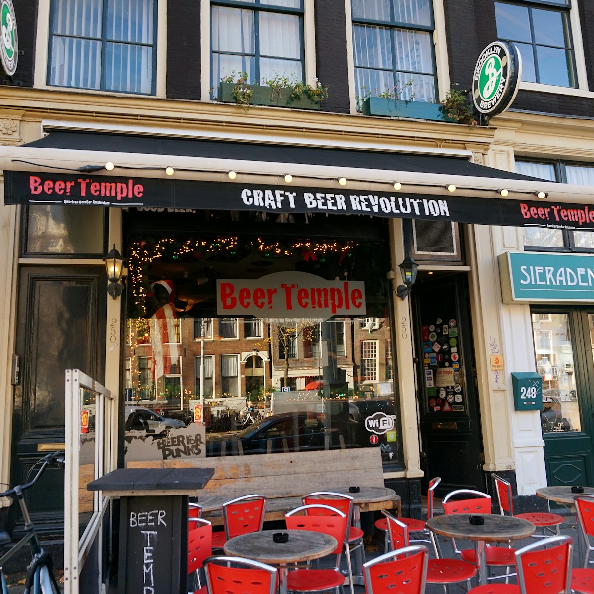 Grab an American craft beer close to Dam Square