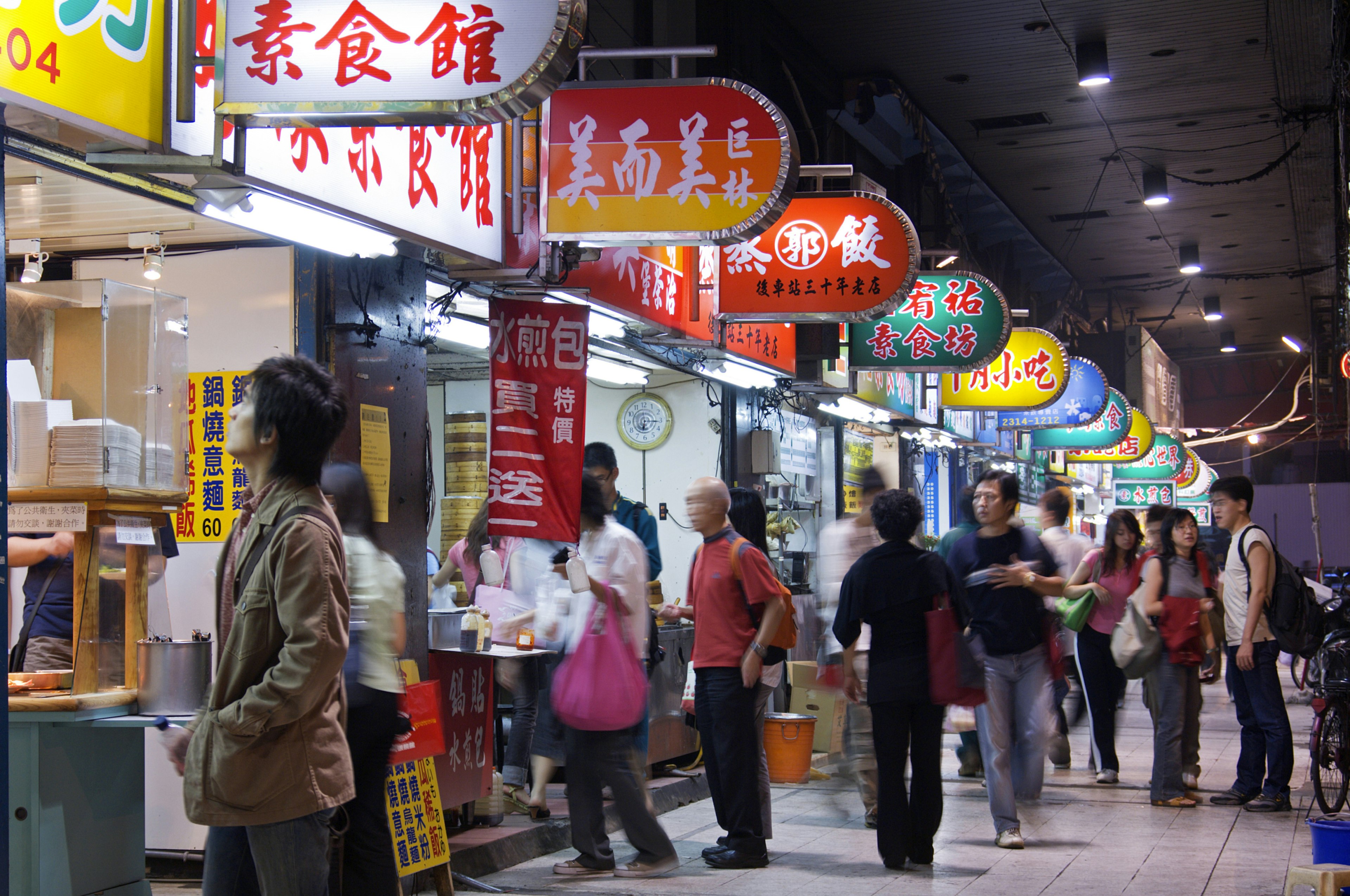 Try markets around Taipei in order to save money