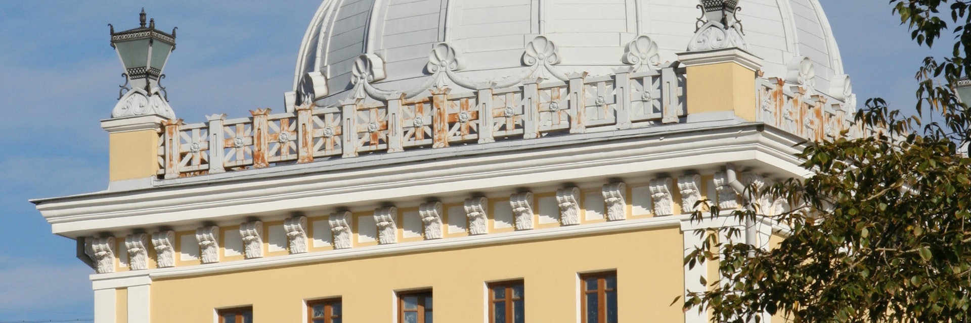 Exterior of Moscow Choral Synagogue.