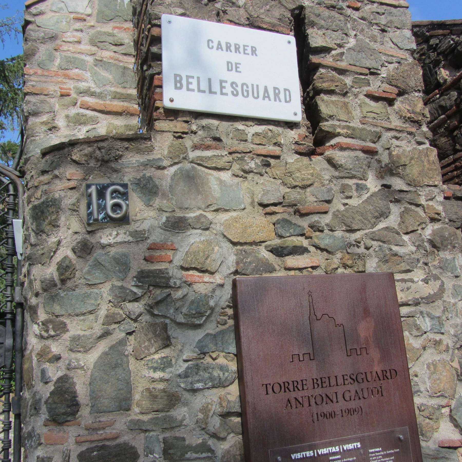 Entrance gate to Bellesguard