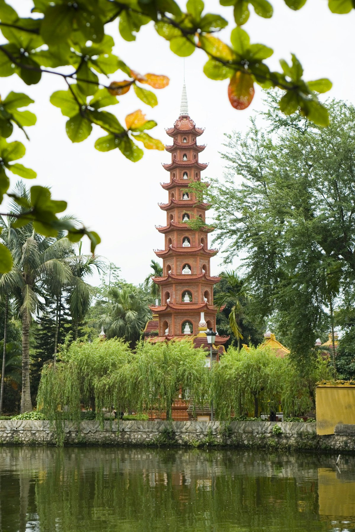 Tran Quoc Pagoda, West Lake and Truc Bach area.