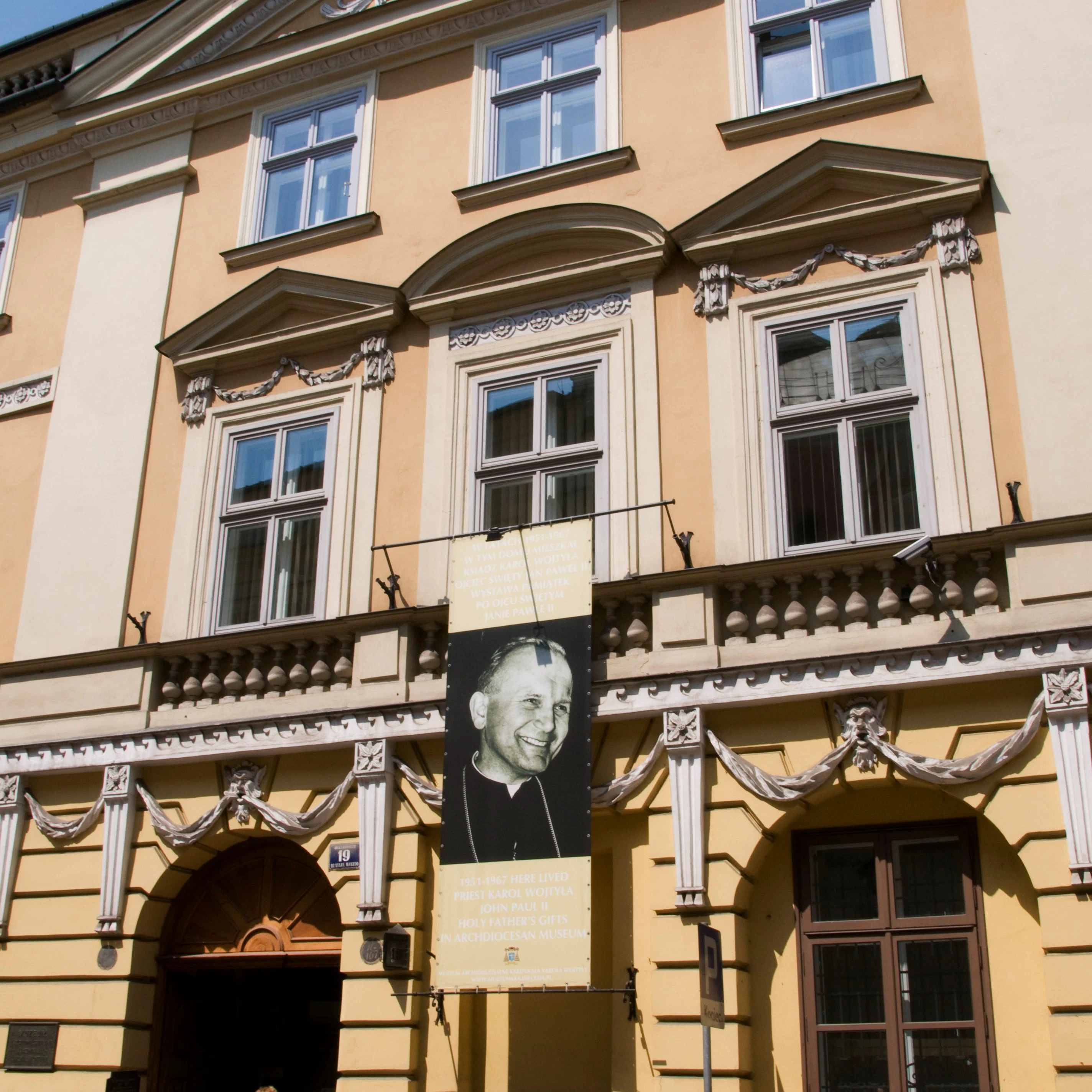 Archdiocesan Museum, ul Kanonicza 21, Old Town.