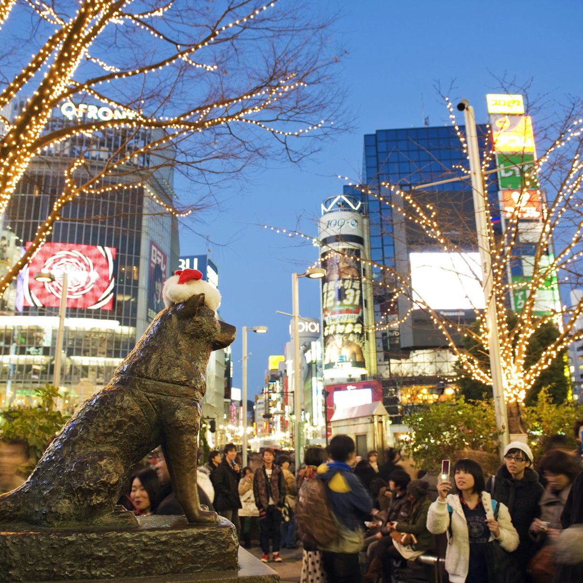 Asia, Japan, Tokyo, Shibuya ward, Hachiko dog meeting point, Christmas lights