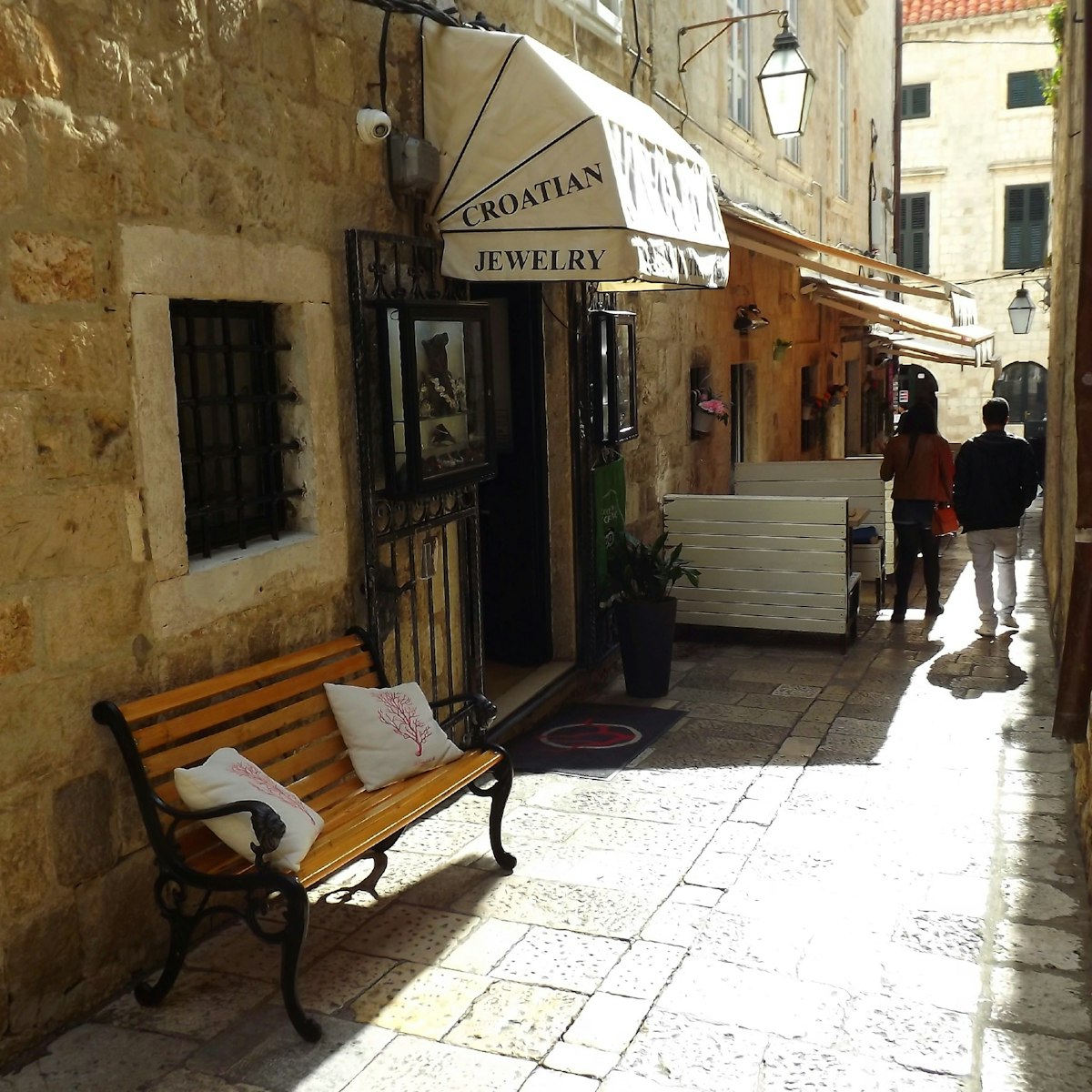 The front of Dubrovnik Treasures shop