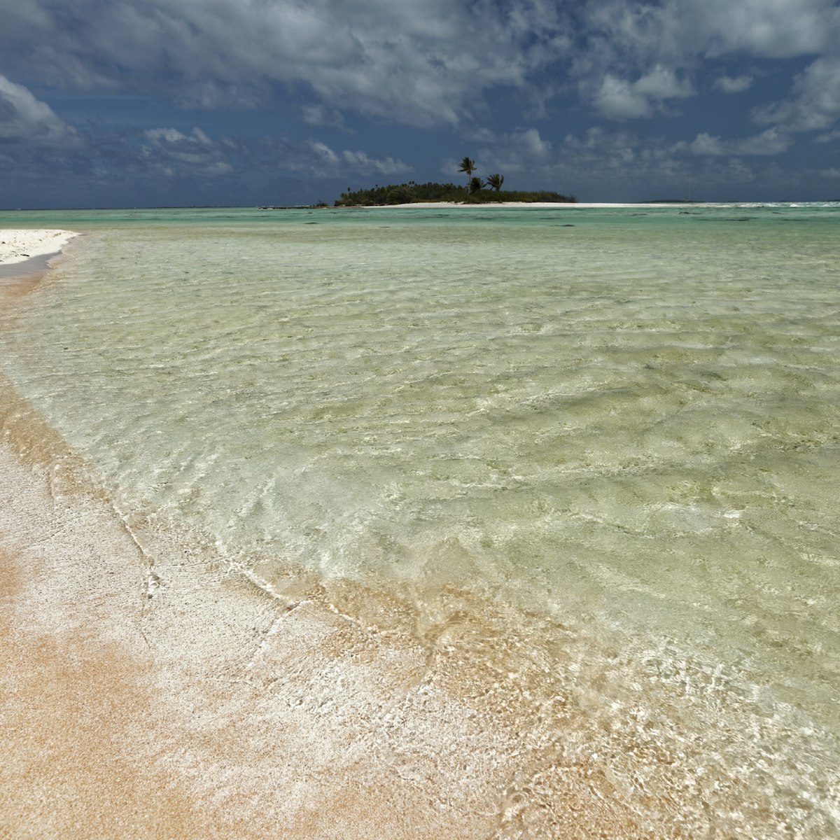Beach at Tuherahera (Tikehau atoll)