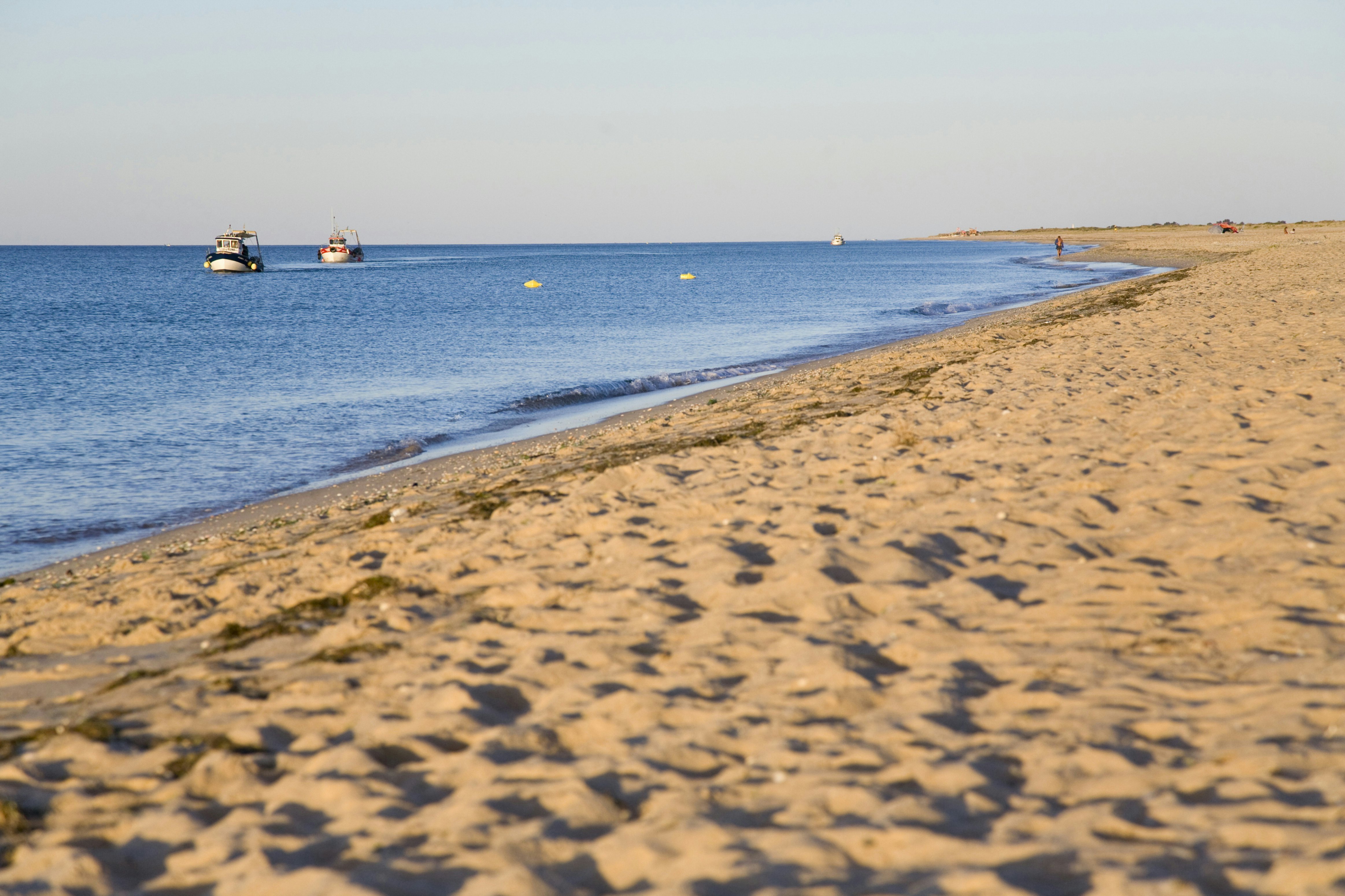 Beach on the Ilhe de Tavira in the morning light, Tavira, Algarve, Portugal