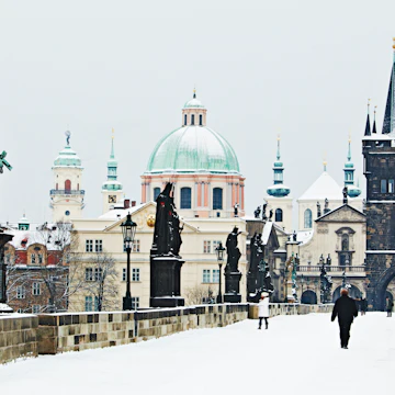 Charles bridge looking towards the Old Town Sq.