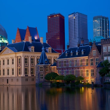Vredespaleis The Hague by night