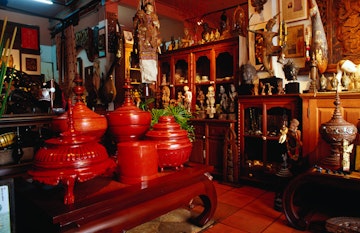 L'Arcadia, an antique shop in Sukhumvit.