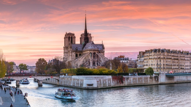 Panoramic of Notre Dame at sunset, Paris