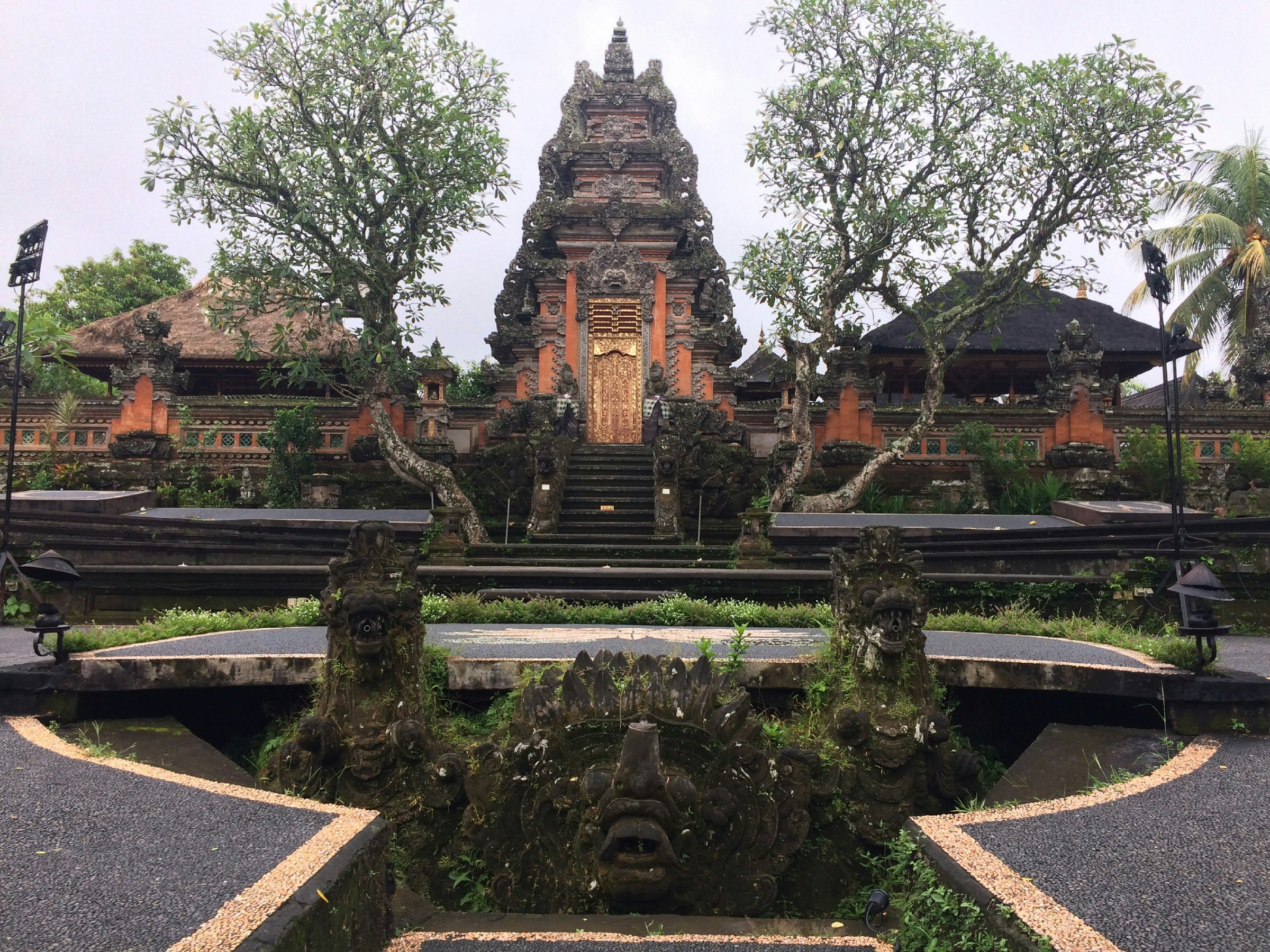 Pura Taman Saraswati