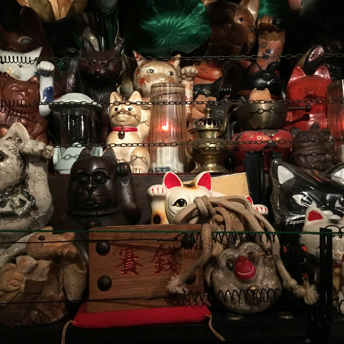 Display of manekineko (beckoning cats) at jazz bar Samurai, Shinjuku & Northwest Tokyo.