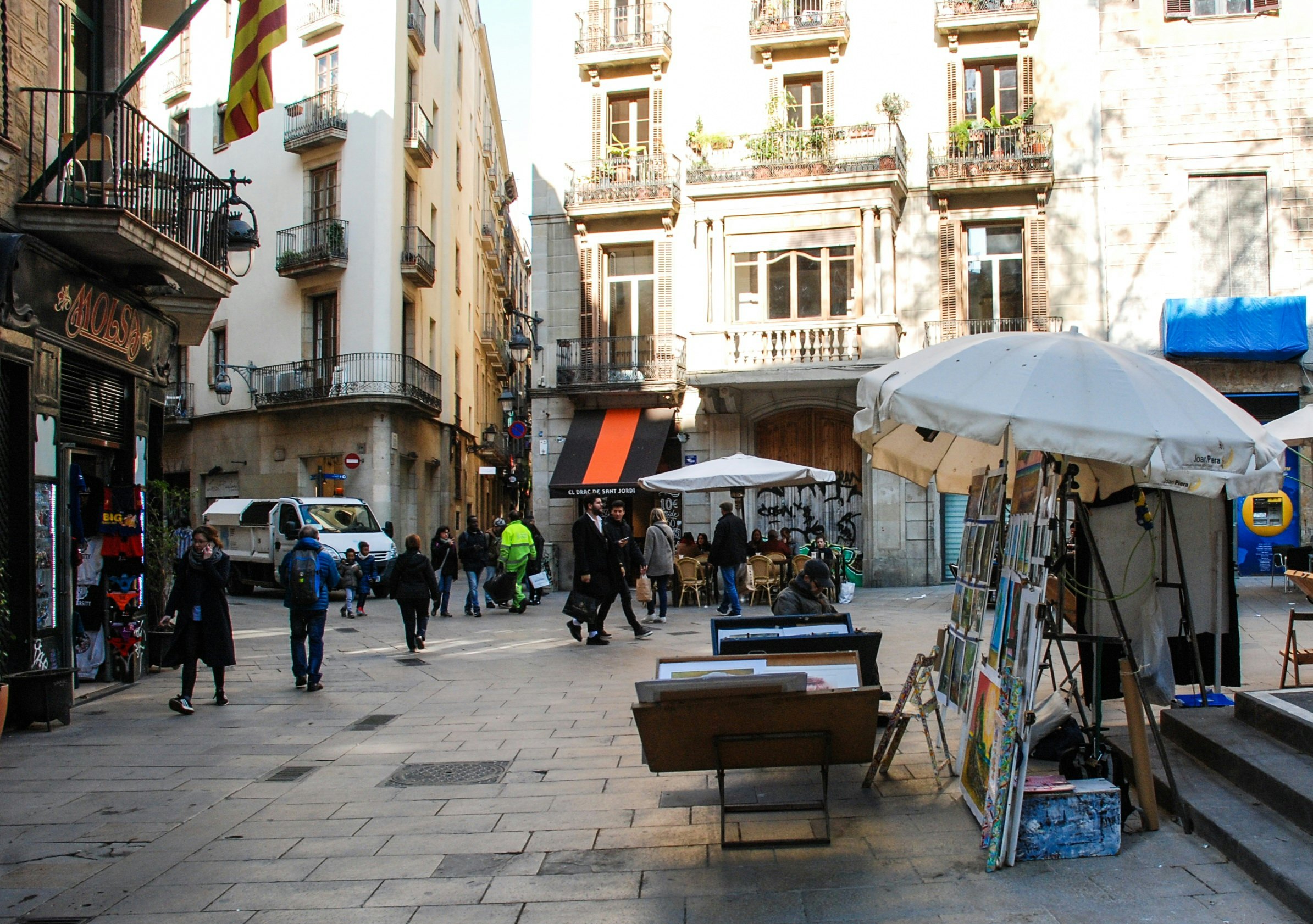 People entering Plaça de Sant Josep Oriol