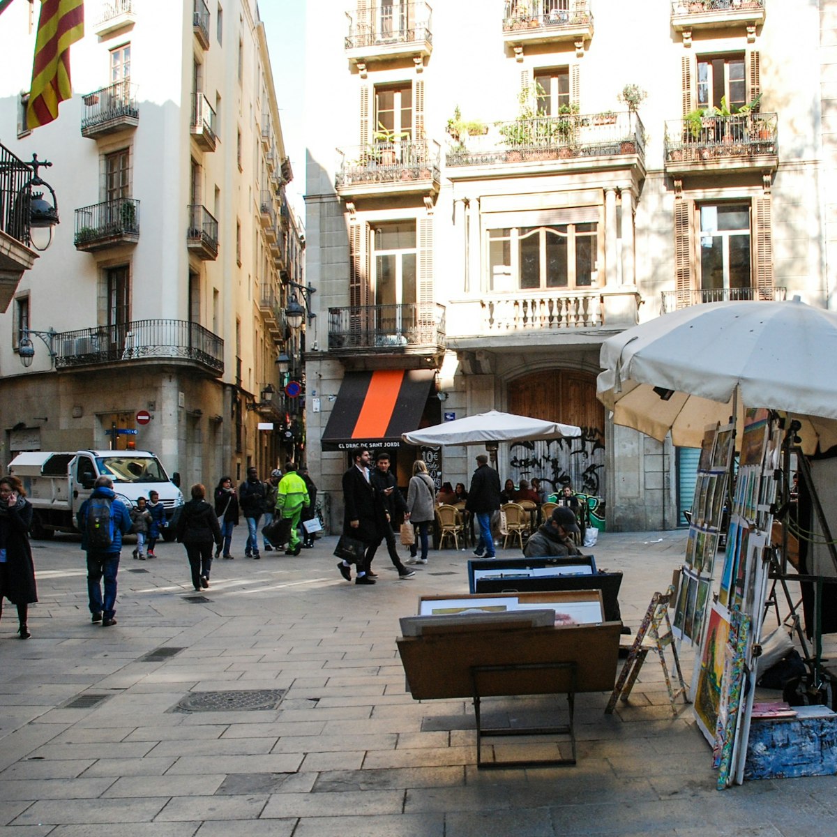 People entering Plaça de Sant Josep Oriol