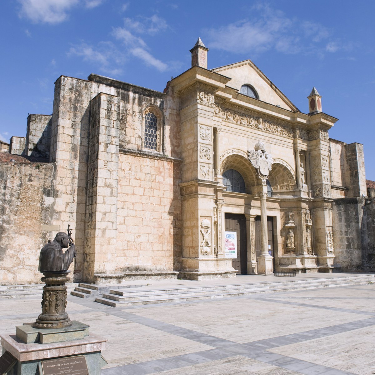 Catedral Primada de America (First Cathedral of the Americas), Zona Colonial (Colonial District, UNESCO World Heritage Site, Santo Domingo, Dominican Republic, West Indies, Caribbean, Central America