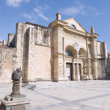 Catedral Primada de America (First Cathedral of the Americas), Zona Colonial (Colonial District, UNESCO World Heritage Site, Santo Domingo, Dominican Republic, West Indies, Caribbean, Central America