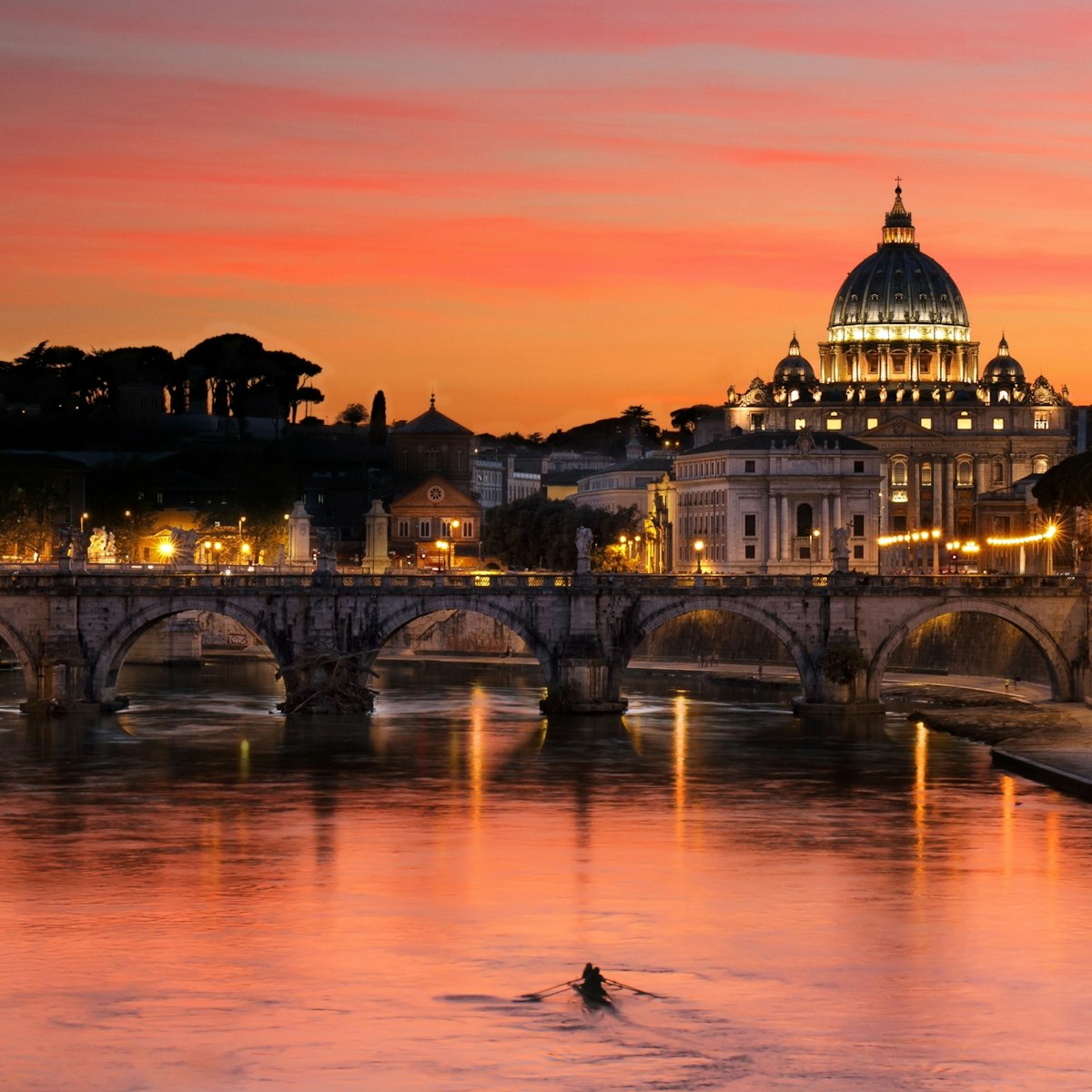 500px Photo ID: 87791381 - Vue de la basilique Saint-Pierre depuis le pont Umberto I sur le Tibre, prise en avril 2014...Basilica di San Pietro in Vaticano, Roma.