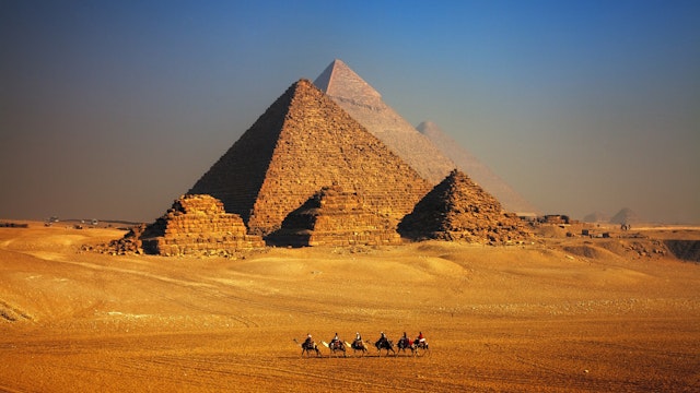 Pyramid caravan