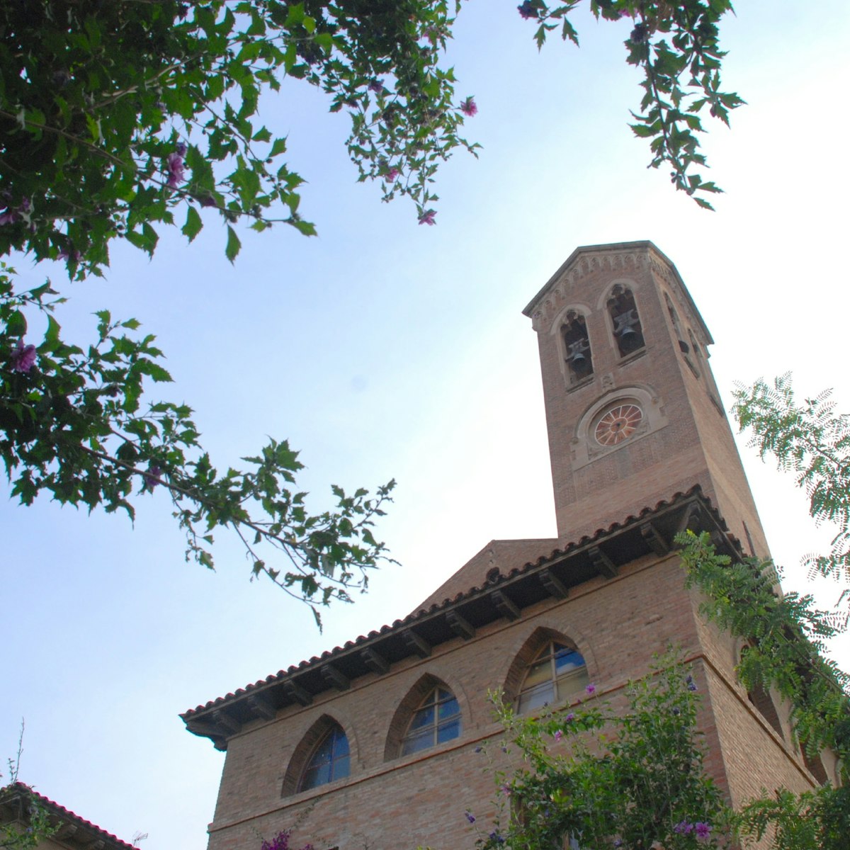 Front view of Parròquia de Sant Pacià