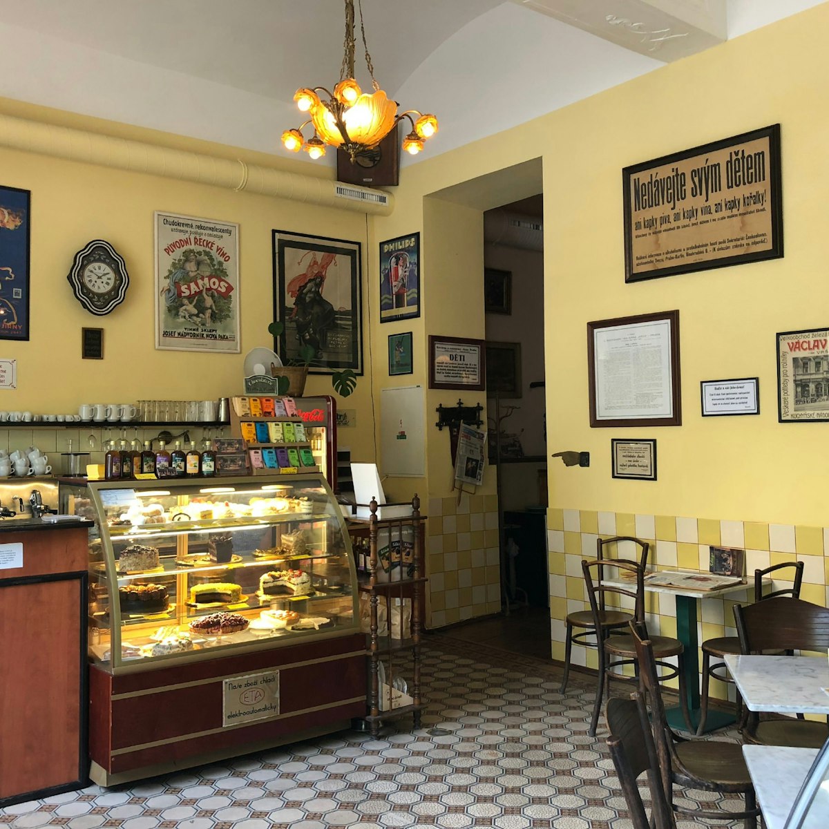 Kavárna Šlágr interior.