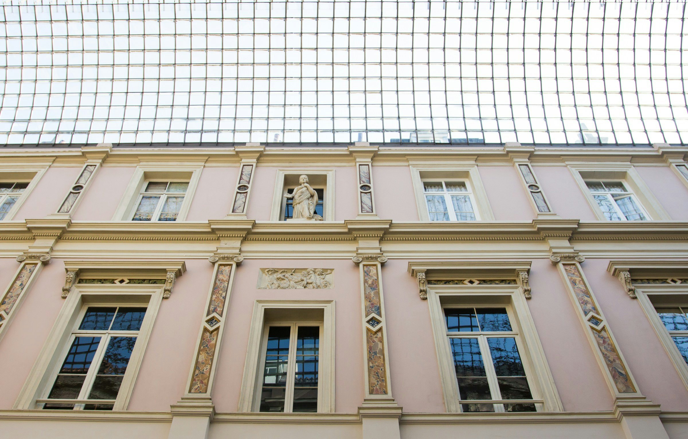 Galeries St Huber walls