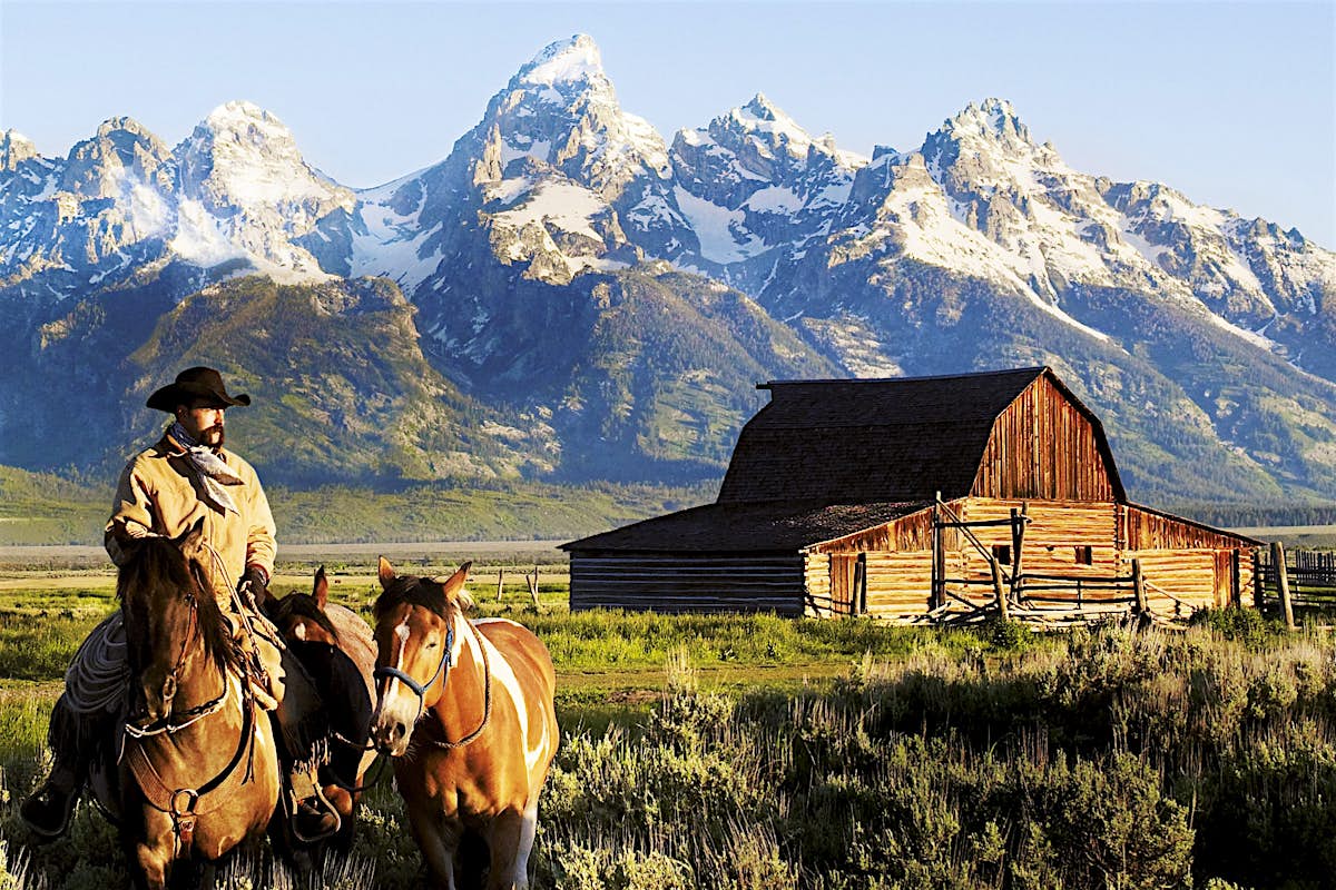 Yellowstone & Grand Teton National Parks travel | Wyoming, The USA ...