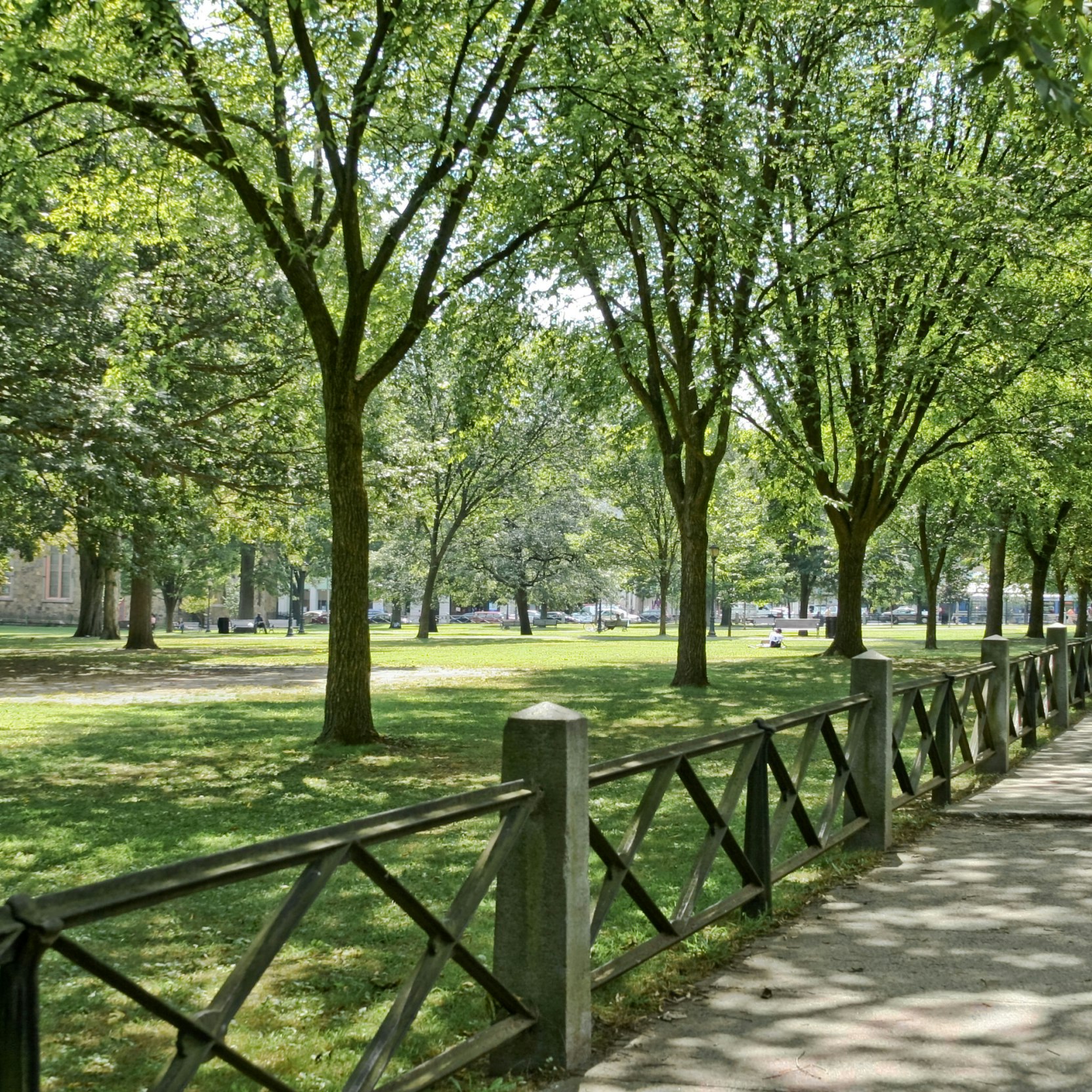 A 16 acre park in New Haven, CT, used for many public events and bordered by Yale University.