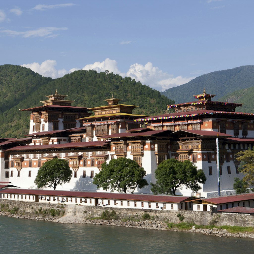 Punakha Dzong located at the junction of the Mo Chhu (Mother River) and Pho Chhu (Father River) in the Punakha Valley, Bhutan, Asia