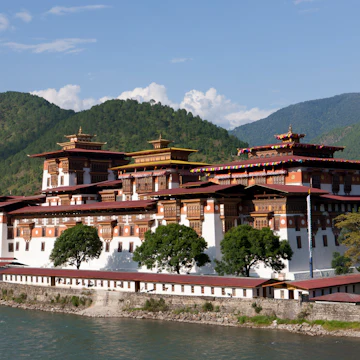 Punakha Dzong located at the junction of the Mo Chhu (Mother River) and Pho Chhu (Father River) in the Punakha Valley, Bhutan, Asia