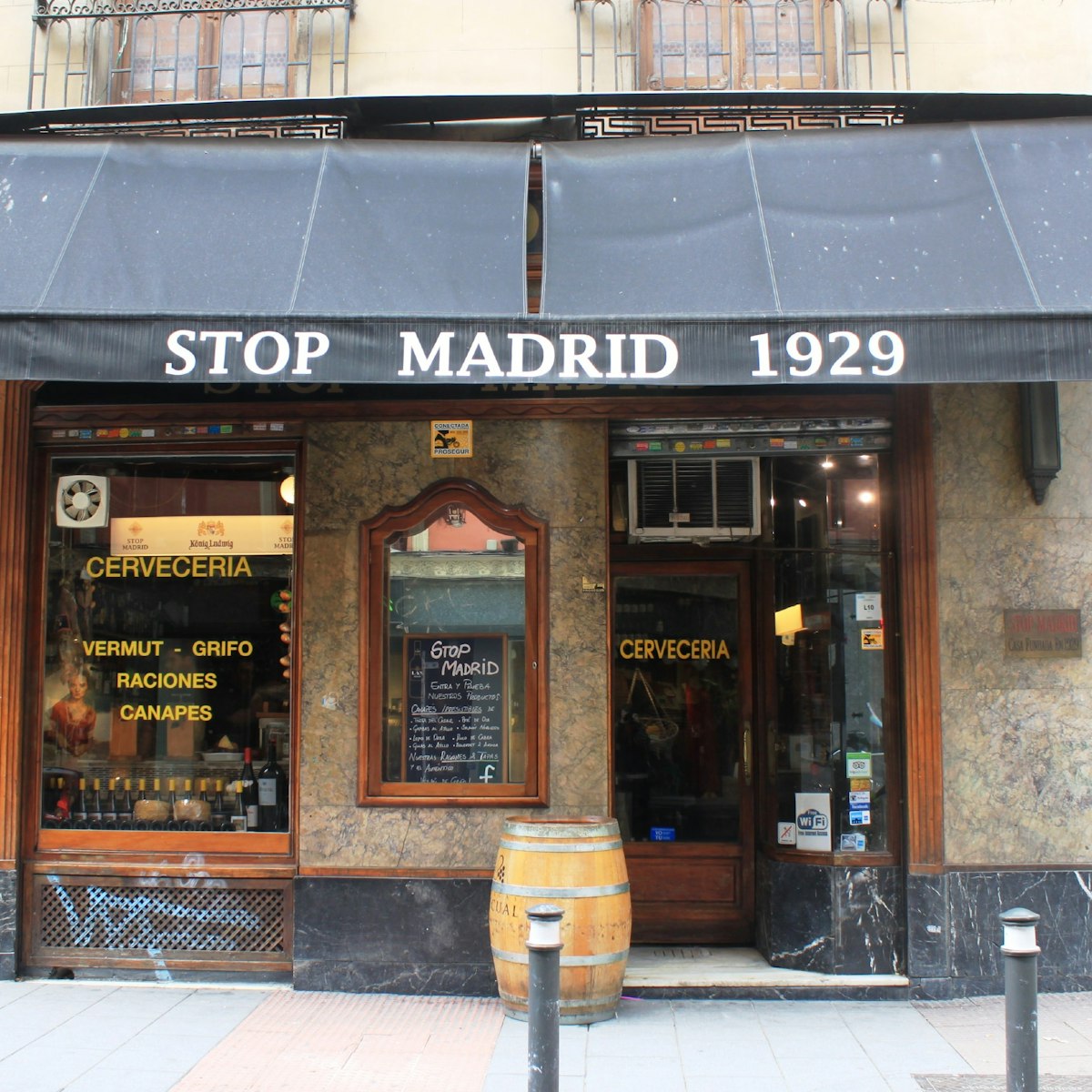 Stop Madrid, an iconic wine bar in central Madrid.