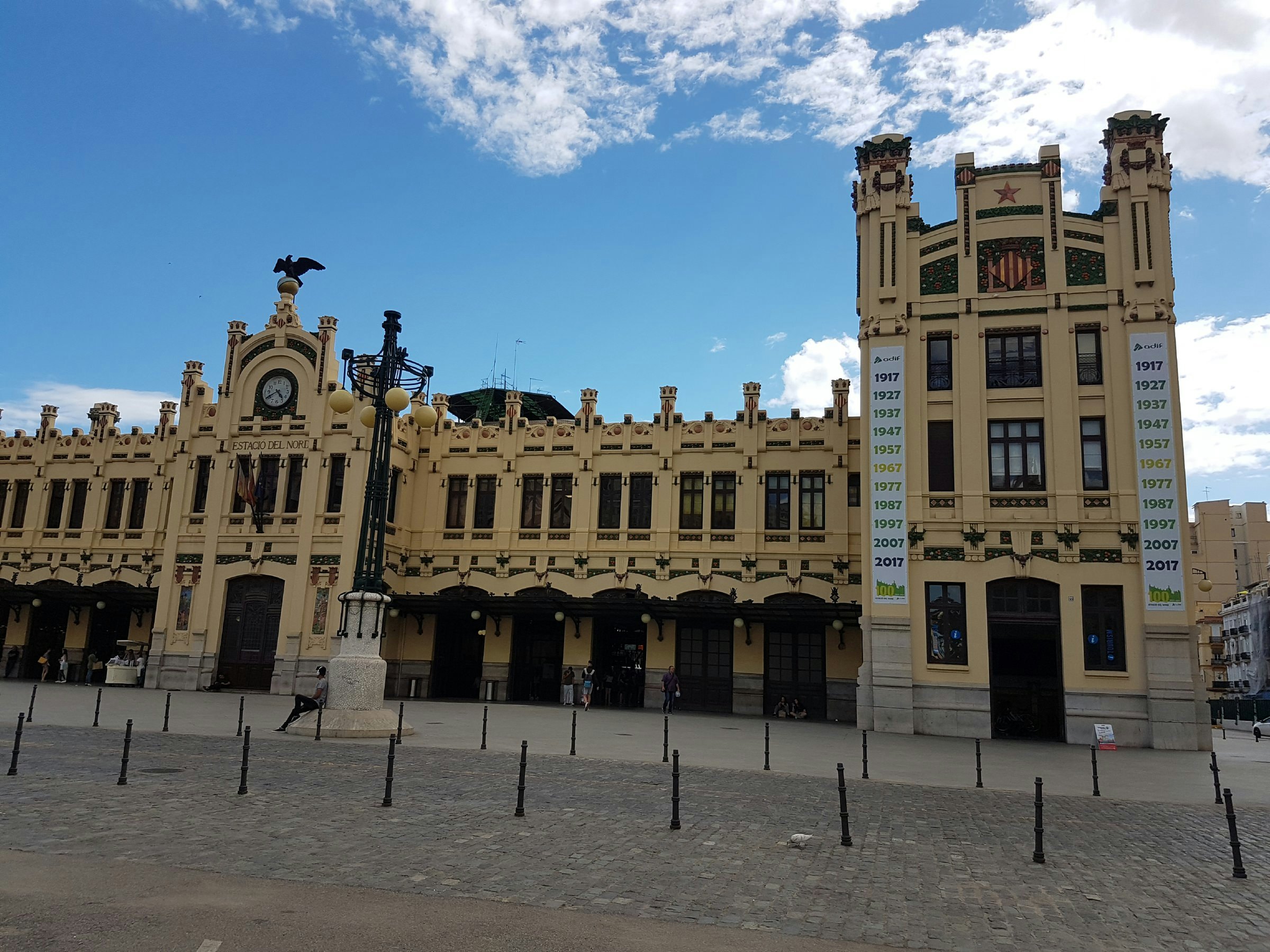 Front entrance to Estación del Norte.