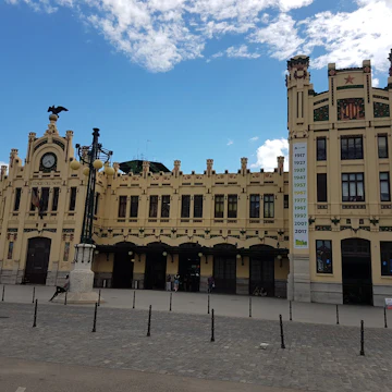 Front entrance to Estación del Norte.