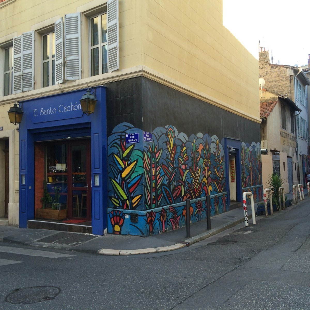 Marseille's only Chilian restaurant, El Santo Cachon