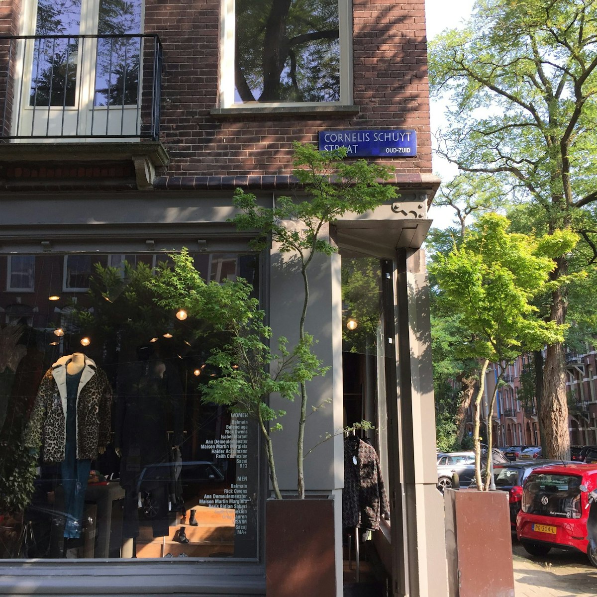 Designer clothing for men and women at Ennu, Amsterdam