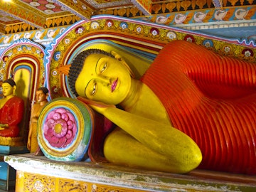 Reclining Buddha statue, Isurumuniya Vihara.