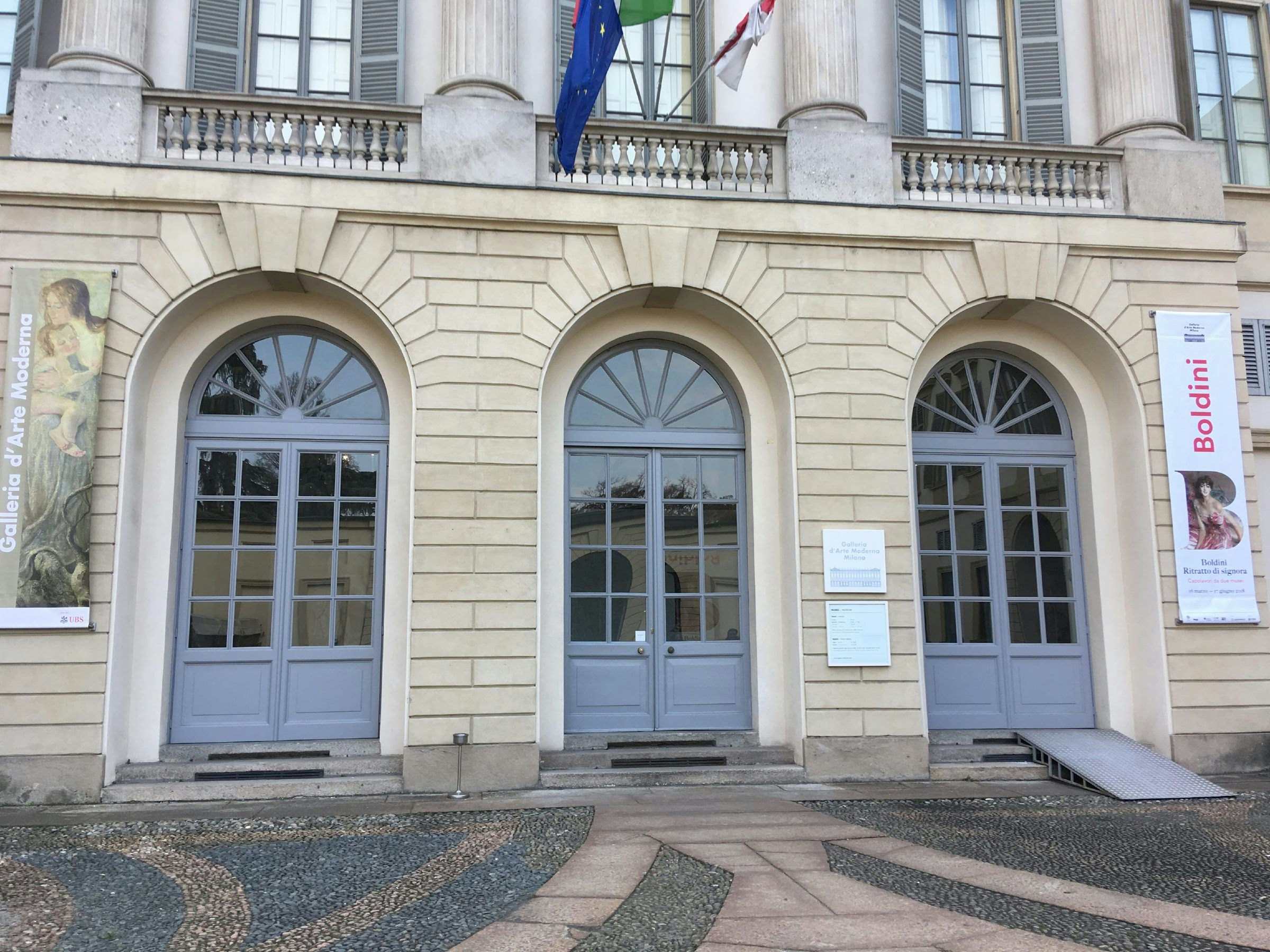 Galleria d’Arte Moderna inner courtyard entrance