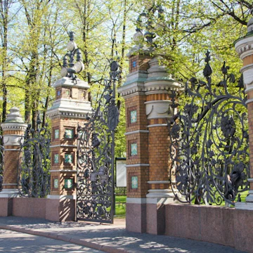 Mikhailovsky Garden