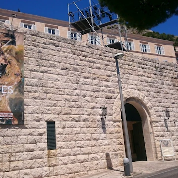The front facade of the Museum of Modern and Contemporary Art