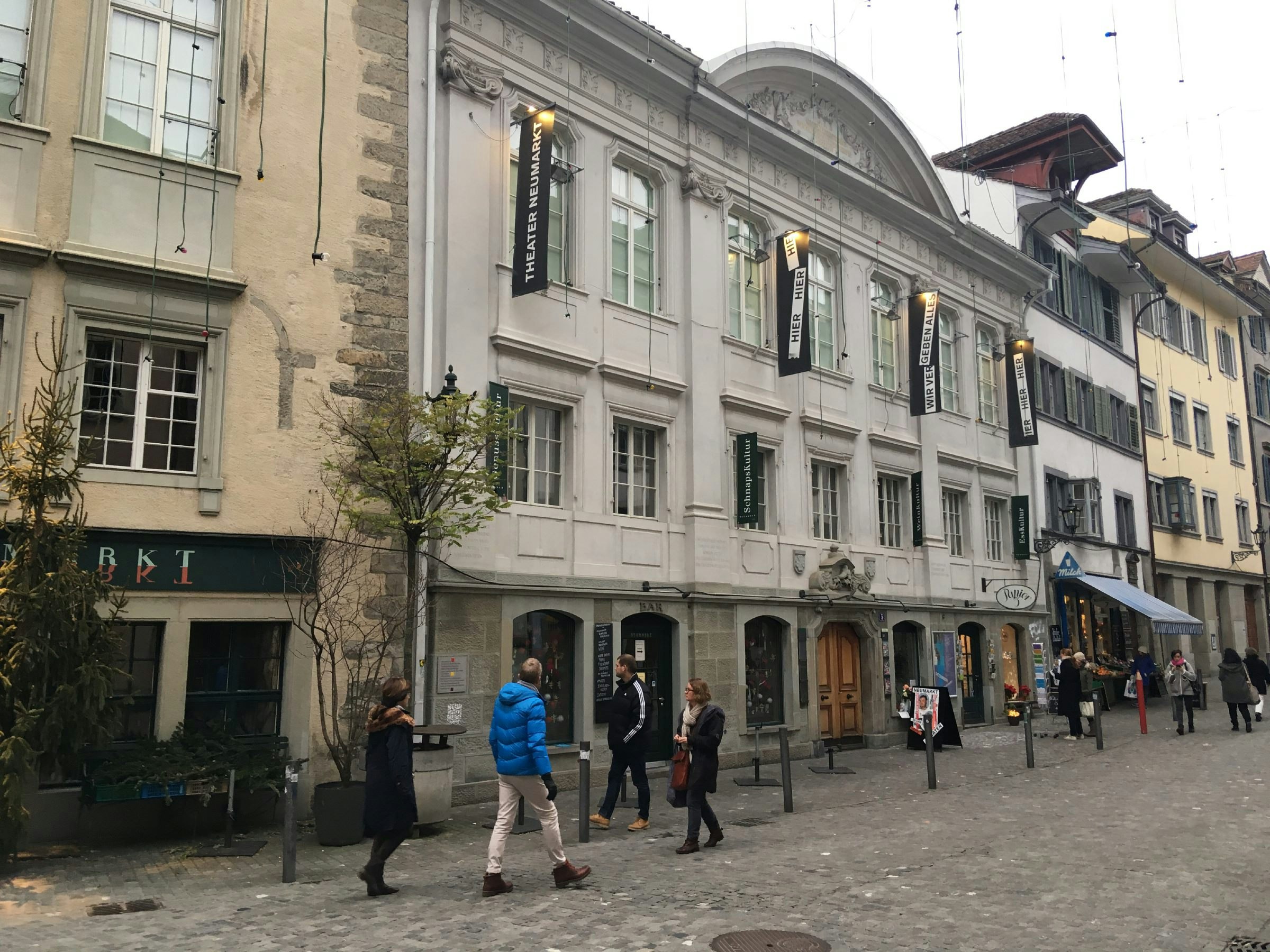 Theater Neumarkt, exterior
