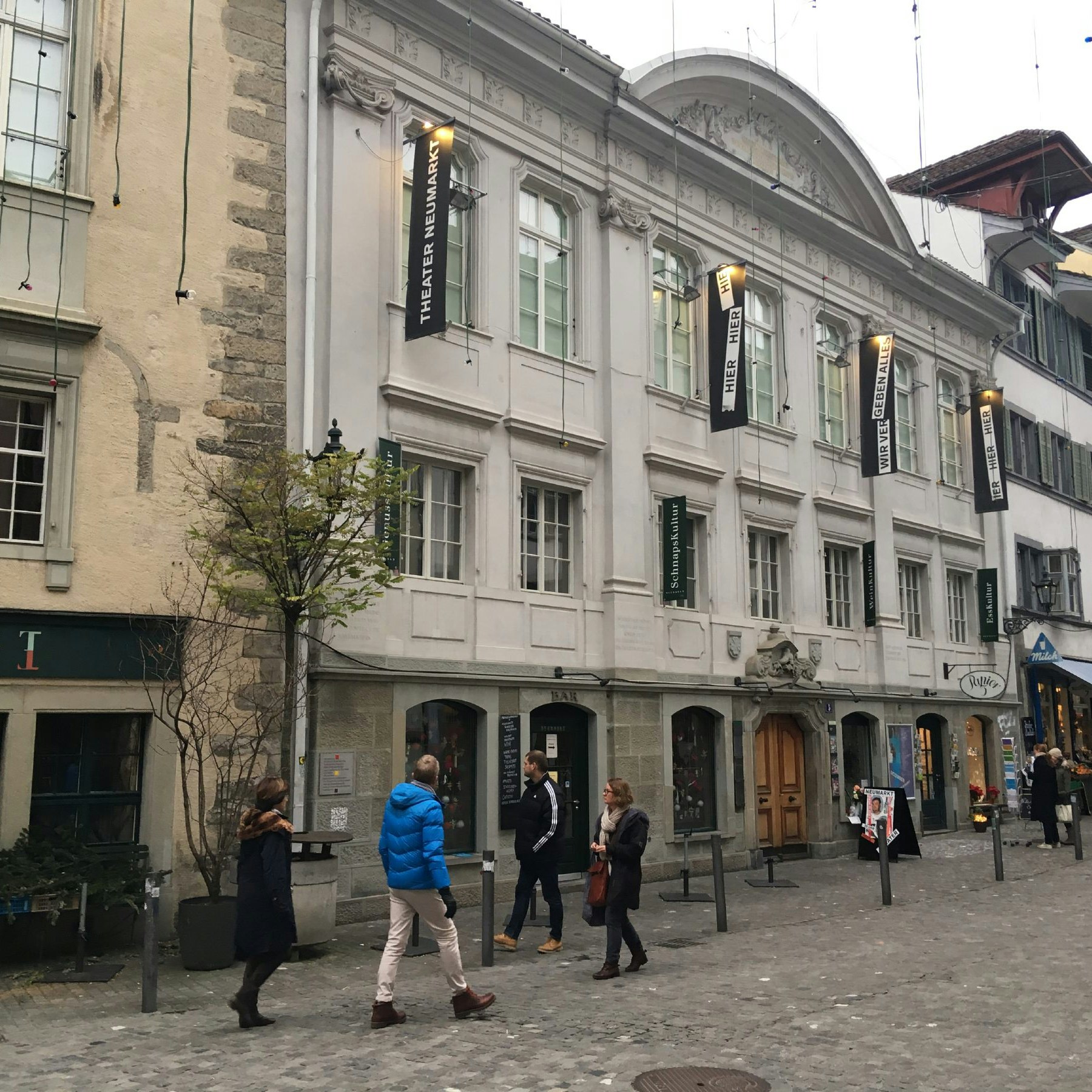 Theater Neumarkt, exterior