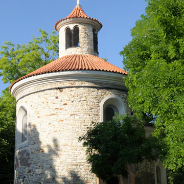 Visitors in front of Romanesque Rotunda of St Martin, V pevnosti, Vysehrad.