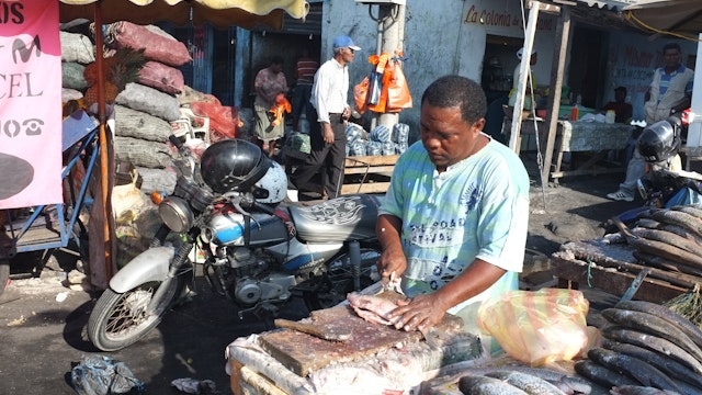 CARTAGENA of INDIAS, COLOMBIA - JANUARY 28, 2012: Fresh fish is cleaned and cut by a vendor in Bazurto market on January 28, 2012 in Cartagena, Colombia. Bazurto is a major urban market, colorful, chaotic and full of life. (Photo by Kaveh Kazemi/Getty Images)