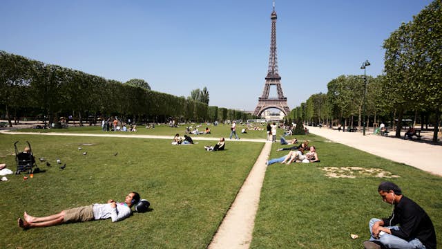 Parc du Champ de Mars with Eiffel Tower in background.