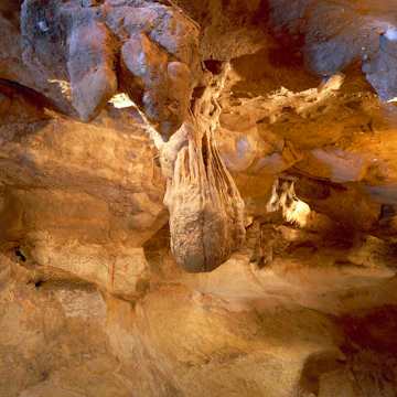 Malta, Birzebbuga, Ghar Dalam cave, Interior
