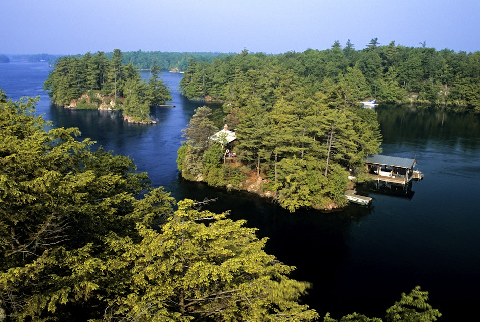 Canada, Ontario, Archipelago of thousand islands, aerial view of islands and trees