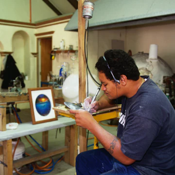 Local engraver at work in the workshop at the Beachcomber Gallery in Avarua.
